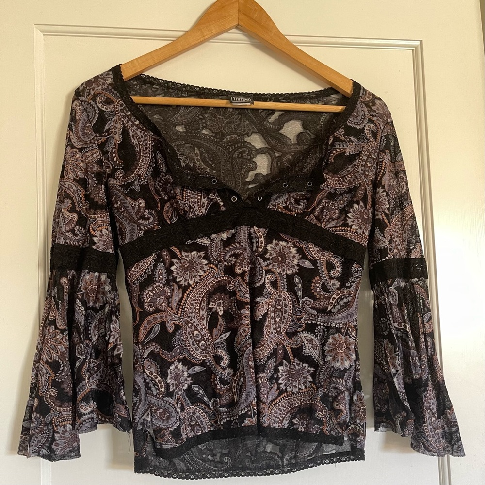 Adorable patterned blouse!